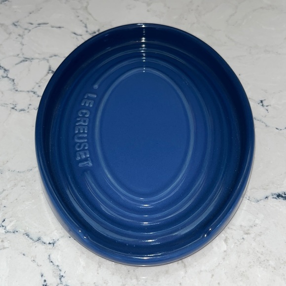 Le Creuset HTF Cobalt spoon rest NWT - Picture 4 of 4